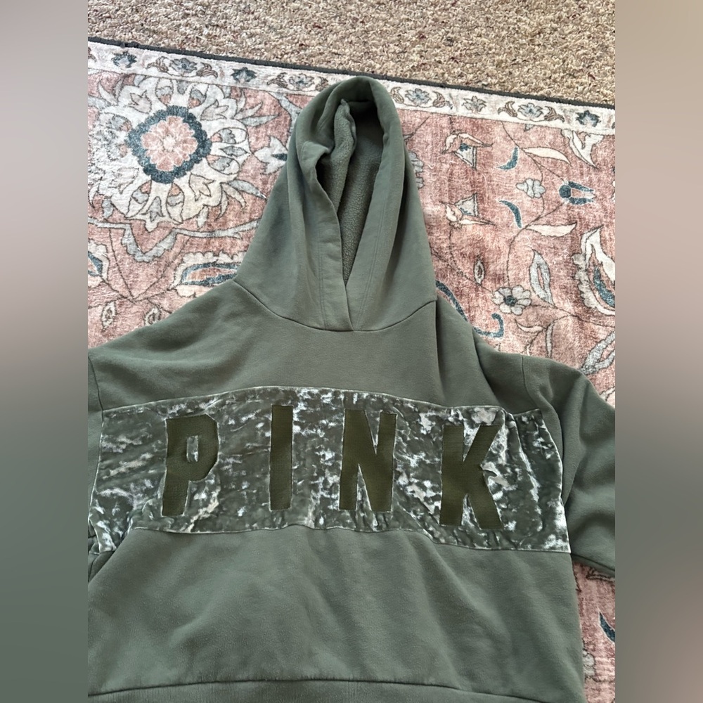 PINK VS Victoria’s Secret Green Velvet Cropped Medium Hoodie